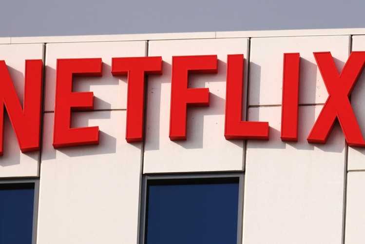 Netflix-Warner Bros. Deal: $82.7B Impact on Theaters